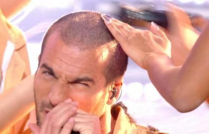 El cantante Amir se afeita la cabeza en directo durante los NRJ Music Awards, dejando perplejos a los espectadores: “¿Qué es esta locura?”, “¿Pero por qué?”, ​​”¿Puedes explicarme el concepto?”…