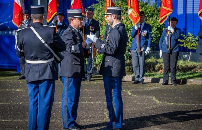 El líder de escuadrón Pierre-Yves Tivollier asume oficialmente su cargo