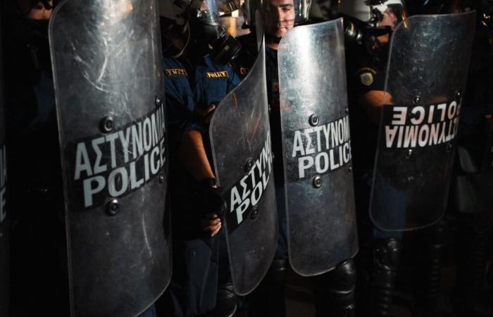 Un hombre arrestado por la policía antiterrorista tras una explosión en Atenas