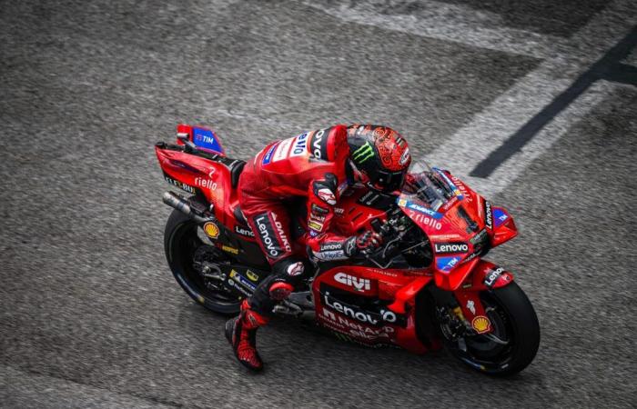 Bagnaia bate el récord en Sepang, Martin 2º