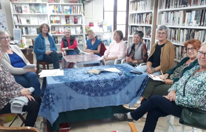 Casi 3.500 libros a disposición del público en la biblioteca.