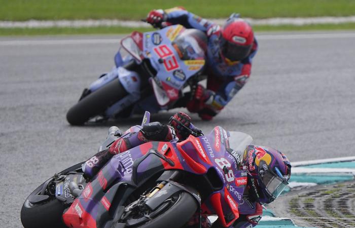 Sprint: Bagnaia cae, Martin toma una opción sobre el título