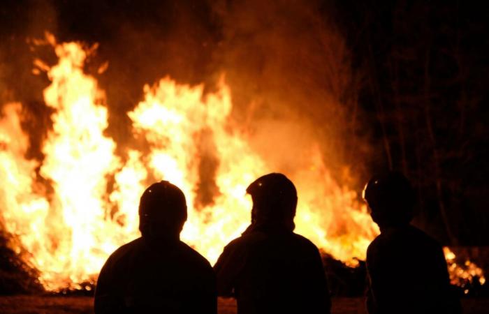 ????????Rillieux-La-Pape. Segunda noche de violencia urbana con autobuses incendiados, un edificio evacuado y disparos de proyectiles contra la policía