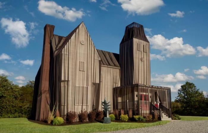 descubre la casa embrujada de Beetlejuice