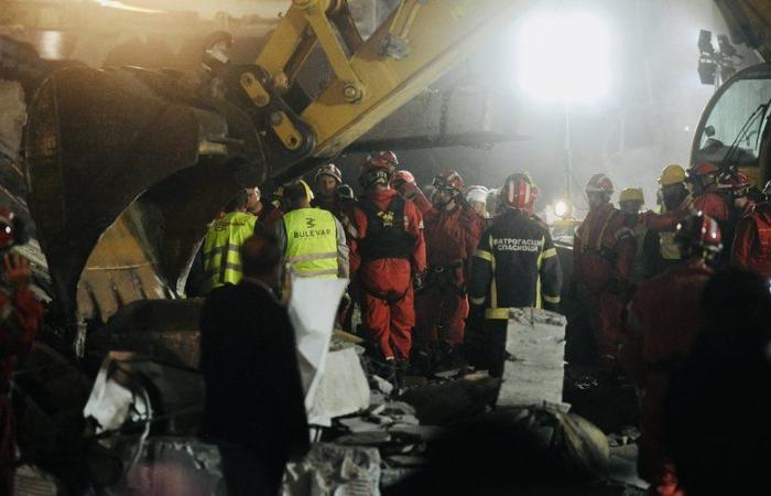 Acababan de restaurarlo: el techo exterior de la estación se derrumbó, al menos 14 personas enterradas muertas