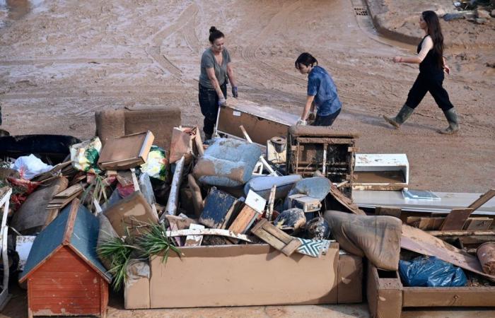 Noticiero de las 6.00 horas – Inundaciones en España: la ira de los habitantes de Alfafar abandonados “por la buena voluntad de la mano de Dios”