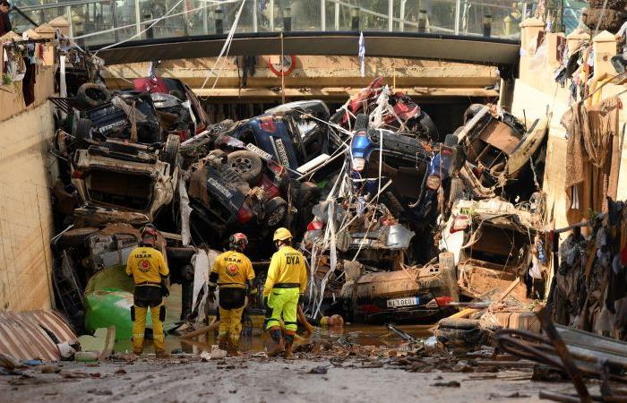 Inundaciones en España: cómo los residentes de Valencia quedaron atrapados sin previo aviso mientras las aguas arreciaban