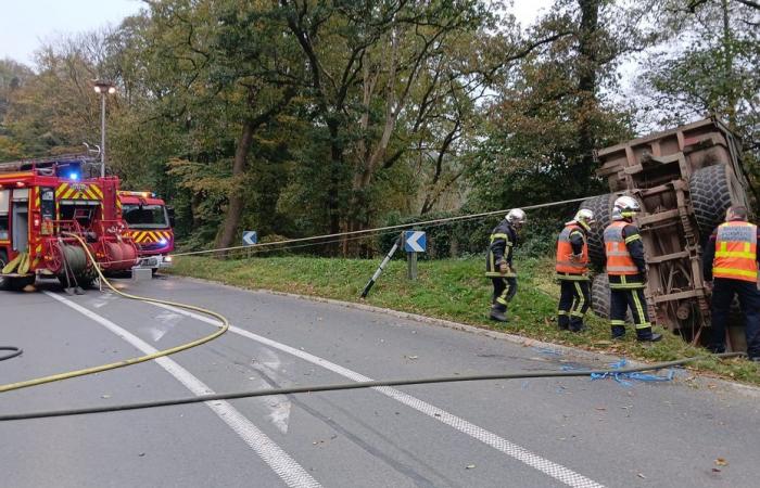 Un chico de 16 años cae ocho metros con su tractor