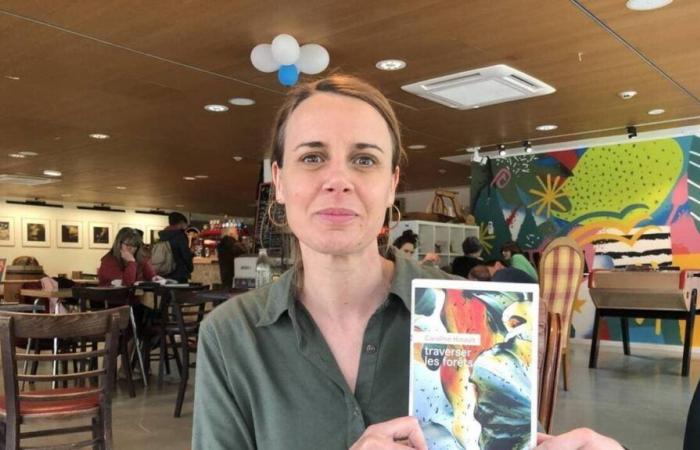 La autora de Rennes Caroline Hinault, ganadora del premio 1001 Feuilles Noirs, en Lamballe