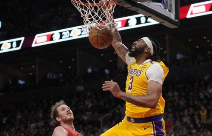 Los Lakers se llevan un gran susto pero se recuperan en Toronto • Basket USA