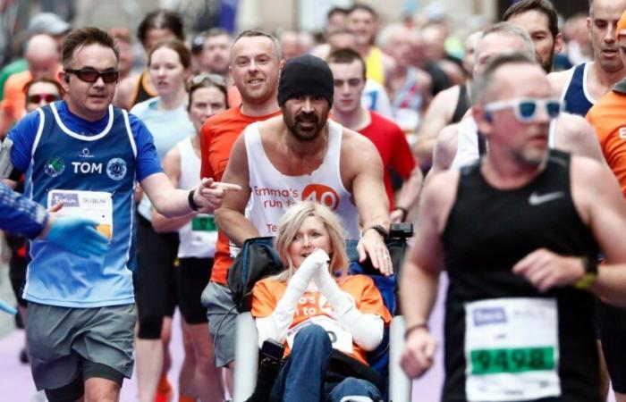 Colin Farrell termina maratón mientras empuja a un amigo en silla de ruedas