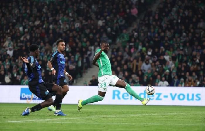 Saint-Etienne vence al Estrasburgo en casa y respira en la Ligue 1