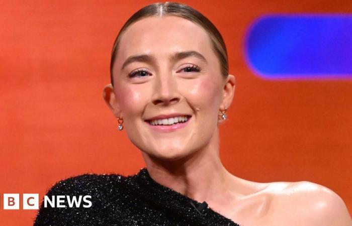 Saoirse Ronan dice que la reacción al clip viral de seguridad de las mujeres de Graham Norton es “salvaje”