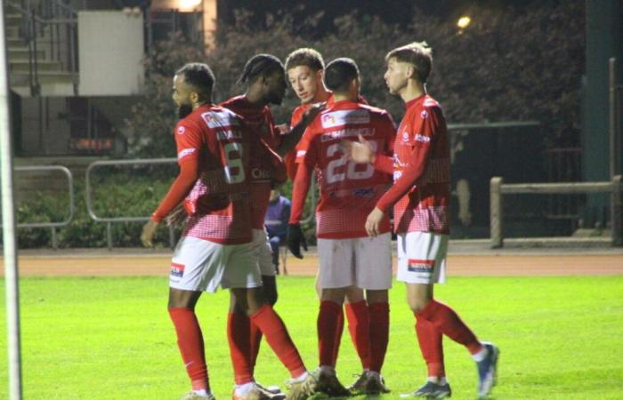 Fútbol. Flers derroca a Fougères en un partido espectacular, Thibault Moulin sale lesionado