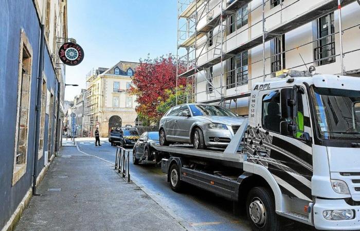 Borracho y a exceso de velocidad en la autopista, el conductor se dio a la fuga antes de ser detenido en el centro de la ciudad de Quimper.