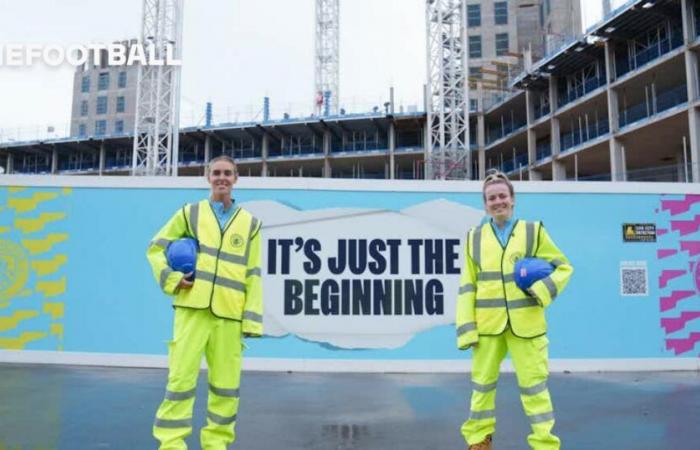 Hemp y Roord visitan el sitio de expansión del Etihad Stadium antes de los partidos de la WSL