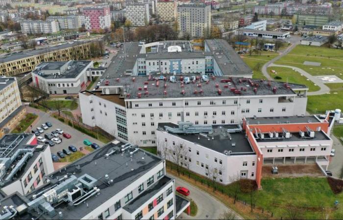 Kielce. Incendio en el hospital. Los bomberos instalaron una cortina de humo