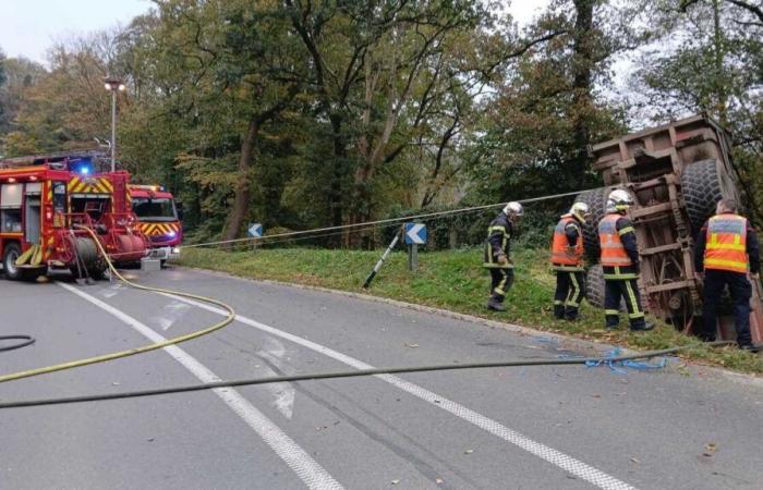 Un tractor cae desde 8 metros al Canal de la Mancha y su conductor resulta gravemente herido