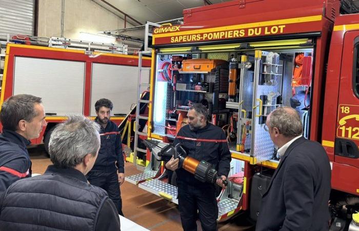 Los bomberos tienen una furgoneta nueva