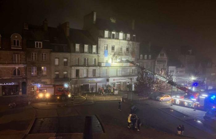 las impresionantes imágenes de la intervención de los bomberos en plena noche