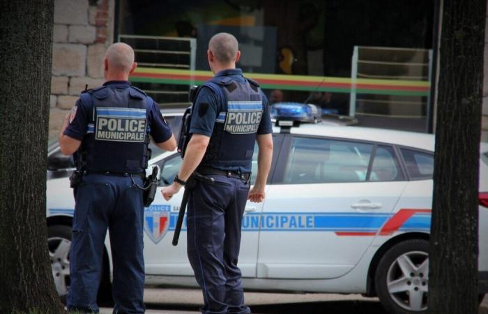 La policía municipal está paralizada en este pueblo.