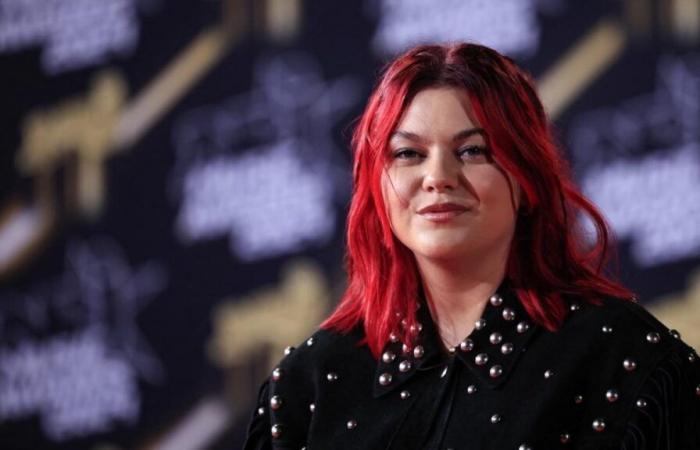 “¿Quién habló de reproducción jajaja?” : Louane reacciona con humor tras su actuación en la NMA