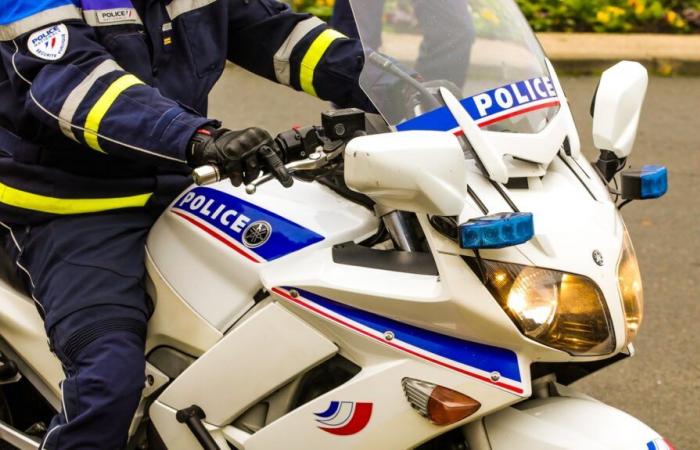 Mientras conduce un coche, un menor intenta escapar de la policía tras un accidente