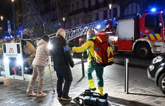 Un hotel destruido por un incendio, 40 personas evacuadas: ¿qué pasó anoche en Bruselas? (fotos)