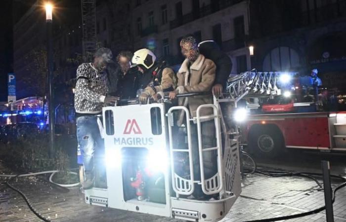 Un hotel arrasado por las llamas en el centro de Bruselas: lo que sabemos (fotos y vídeo)