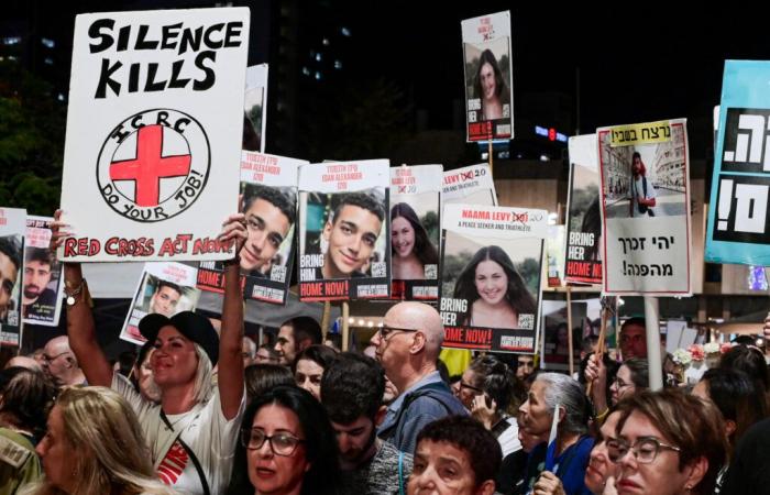 Tel Aviv: Familias rehenes exigen un acuerdo en una sola fase en una manifestación