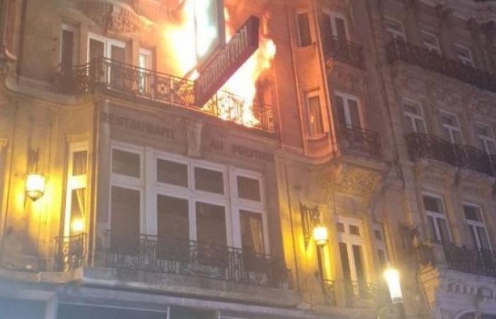 Un incendio arrasa un hotel en el centro de Bruselas: podría tener origen delictivo