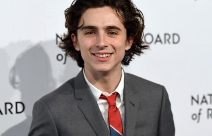 Timothée Chalamet pierde ante sus dobles y un octogenario acusado de hacer trampa en un sorteo de castañas