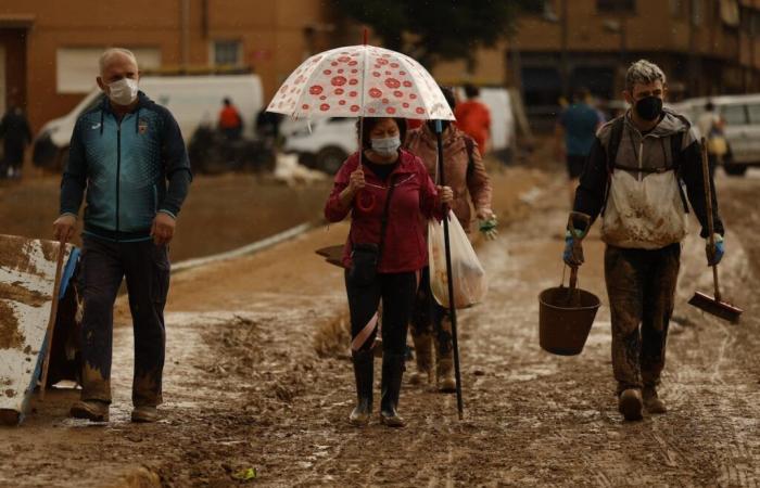 Última hora de la dana, en directo | La Comunidad Valenciana manda una alerta a los móviles avisando de lluvias intensas en el litoral de Valencia | España