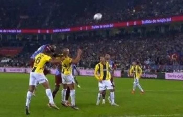 ¿Hay falta en el gol del Trabzonspor al F.Bahçe? Aquí están todas las posiciones controvertidas