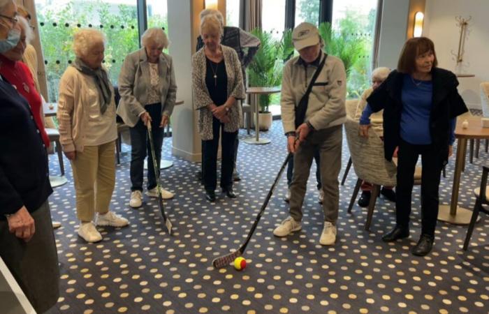 Cuando dos jugadores de hockey se alojan en una residencia de ancianos en Meudon.