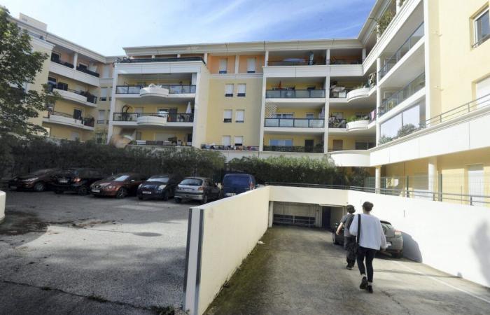 Un año después del incendio, el aparcamiento de esta residencia sigue inaccesible en Draguignan