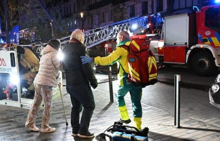 Un incendio arrasa un hotel en el centro de Bruselas: podría tener origen delictivo