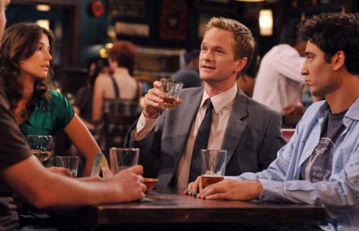 Muere François Pacôme, la voz francesa de Barney Stinson en “Cómo conocí a vuestra madre”