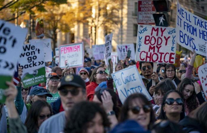 Elecciones presidenciales estadounidenses: la marcha de miles de mujeres para defender sus derechos y Kamala Harris