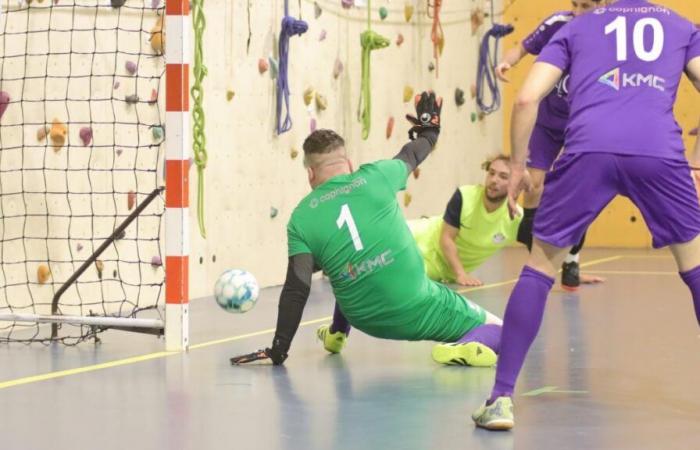 En Aubrives, un espectador ataca a un jugador de fútbol sala en pleno partido