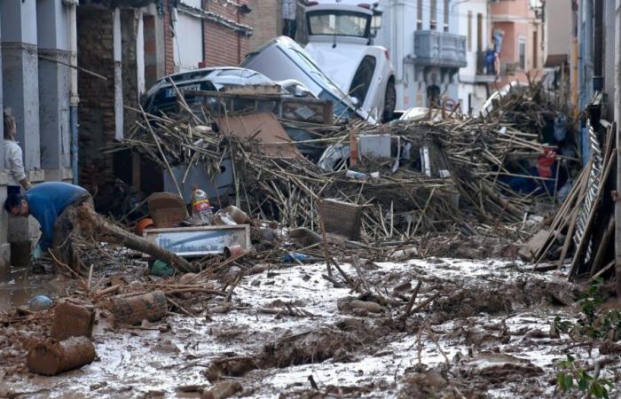 La región de Valencia en alerta roja, los residentes llamados a regresar a casa.