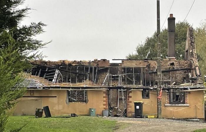 Una casa destruida por el fuego, un perro muere en el incendio