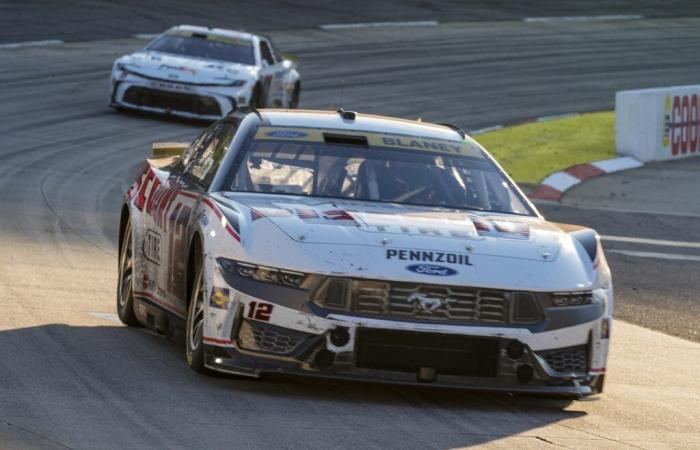 Ryan Blaney logra tomar el Xfinity 500 en Martinsville con 14 más para el final