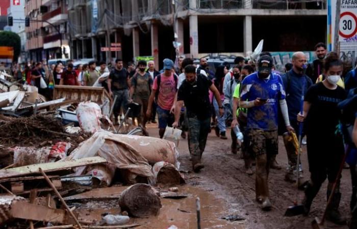 Inundaciones en España: los reyes llegaron a Valencia amenazados por más lluvias