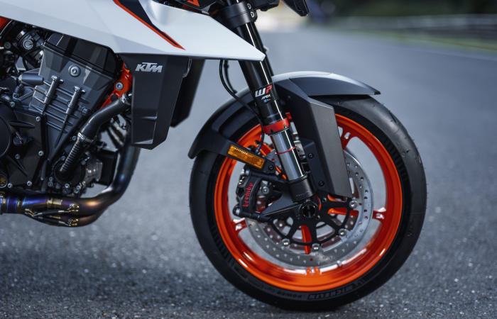 Nuevo: KTM añade una 990 Duke R, más deportiva que la 990 Duke