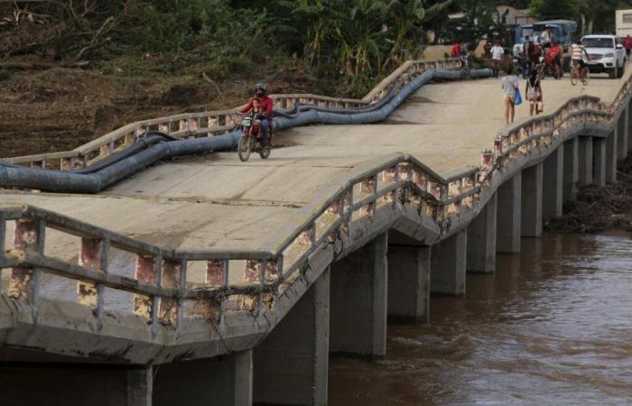 Casi 70.000 personas evacuadas enfrentan riesgo de inundaciones