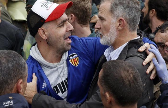 Inundaciones en España: tras escenas de caos, el rey Felipe VI y la reina Letizia ponen fin a su visita