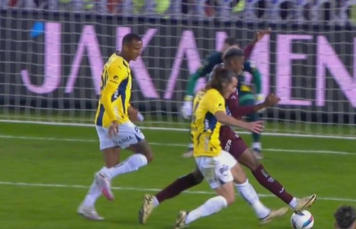 ¿Hay falta en el gol del Trabzonspor al F.Bahçe? Aquí están todas las posiciones controvertidas