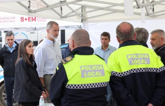 Inundaciones en España: los reyes llegaron a Valencia amenazados por más lluvias