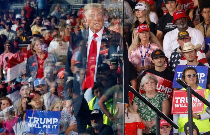 Los seguidores se vistieron como basura y se marcharon temprano. ¿Podrá Trump defenderse en Carolina del Norte?